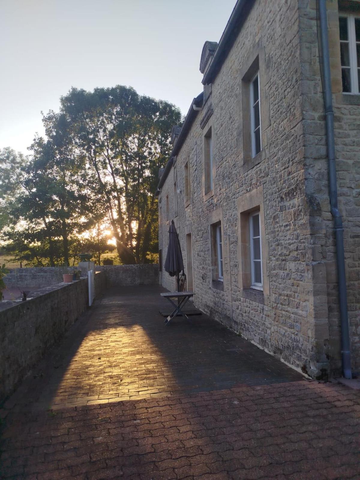 Maison De Charme Tour-en-Bessin Екстериор снимка