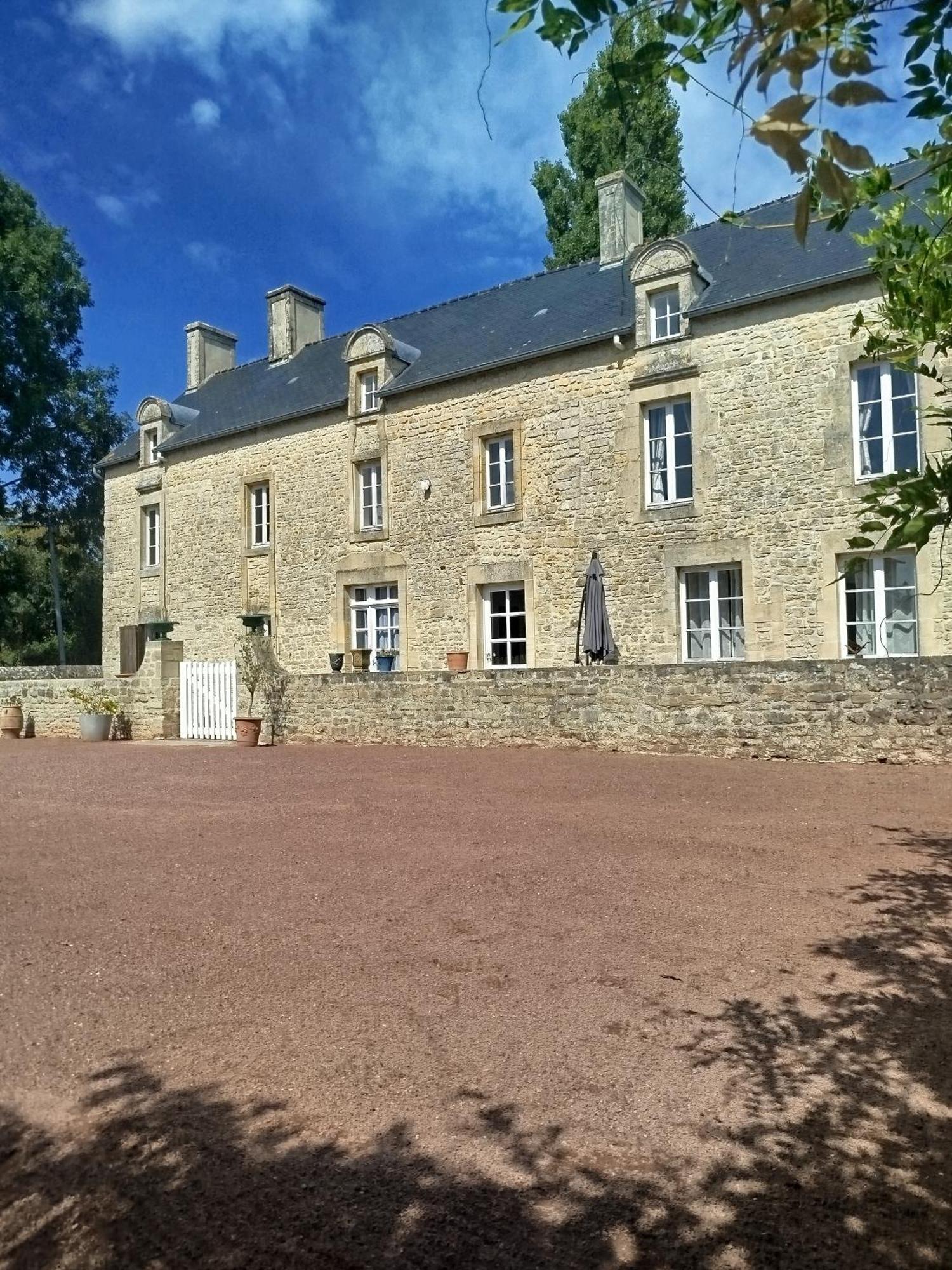 Maison De Charme Tour-en-Bessin Екстериор снимка